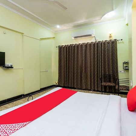 Oyo 38142 Girdhar Mahal Hotel Indore Bagian luar foto