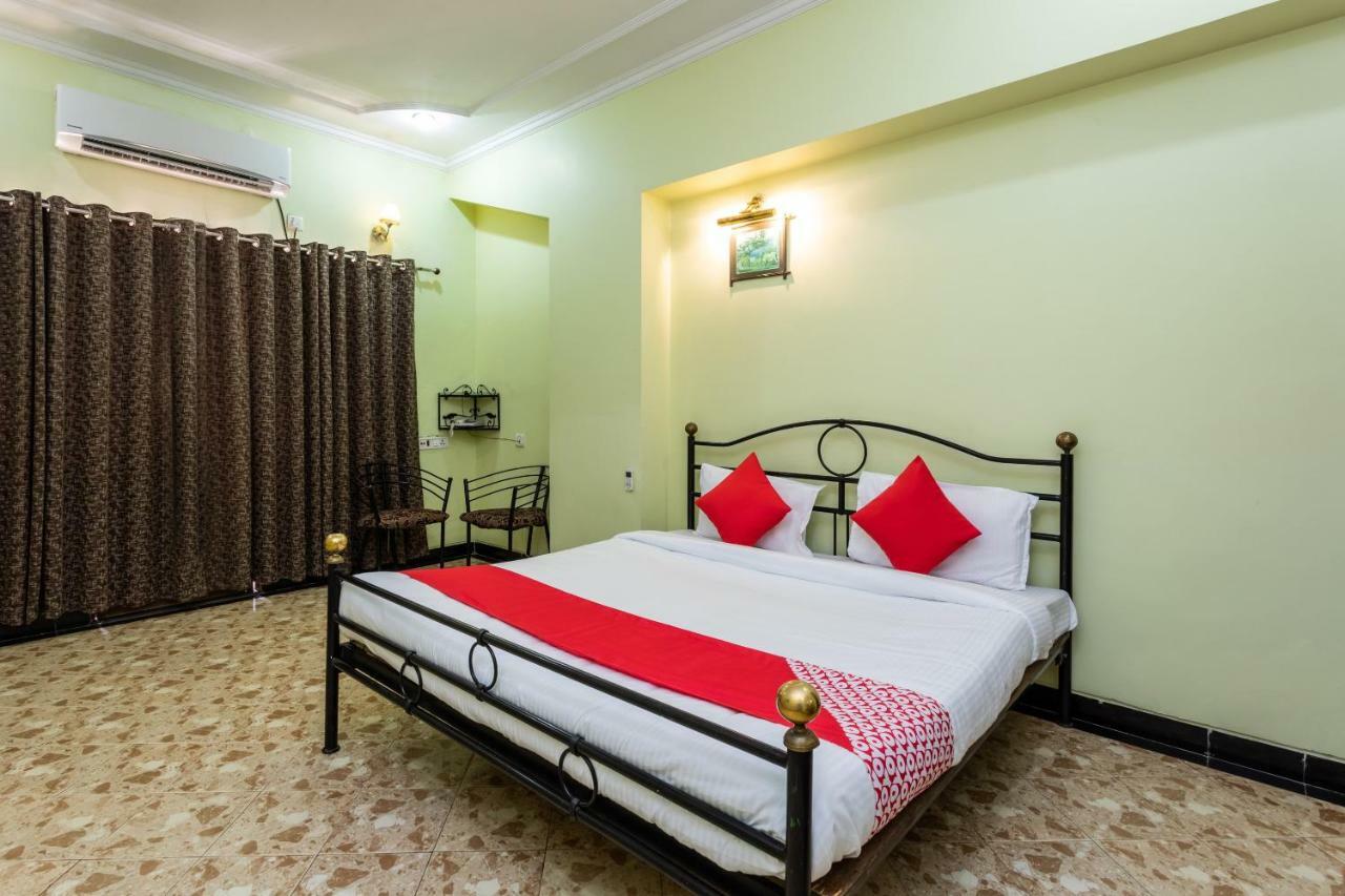 Oyo 38142 Girdhar Mahal Hotel Indore Bagian luar foto