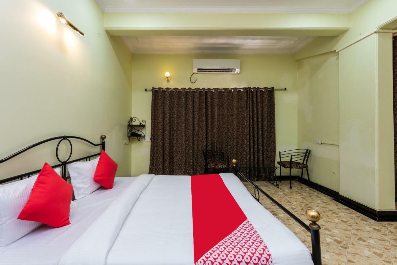 Oyo 38142 Girdhar Mahal Hotel Indore Bagian luar foto