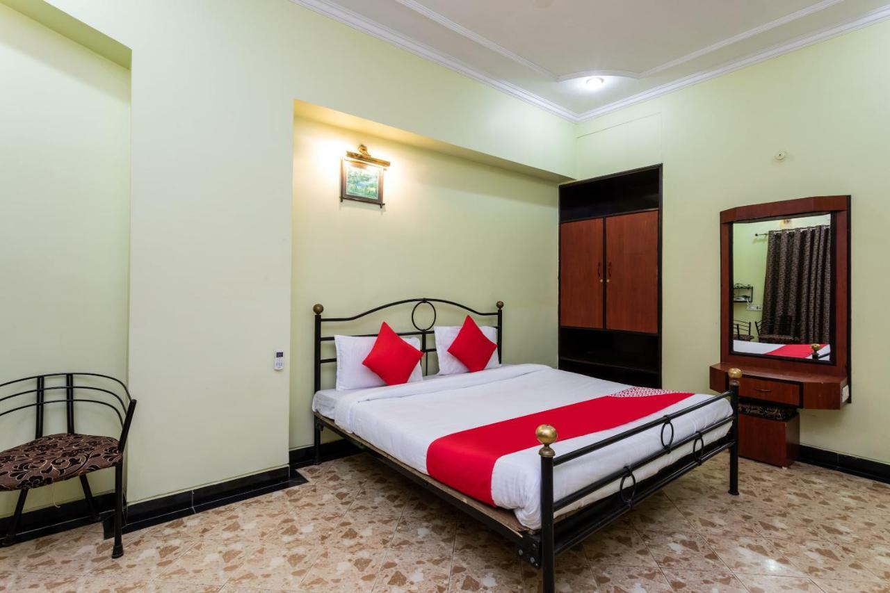 Oyo 38142 Girdhar Mahal Hotel Indore Bagian luar foto