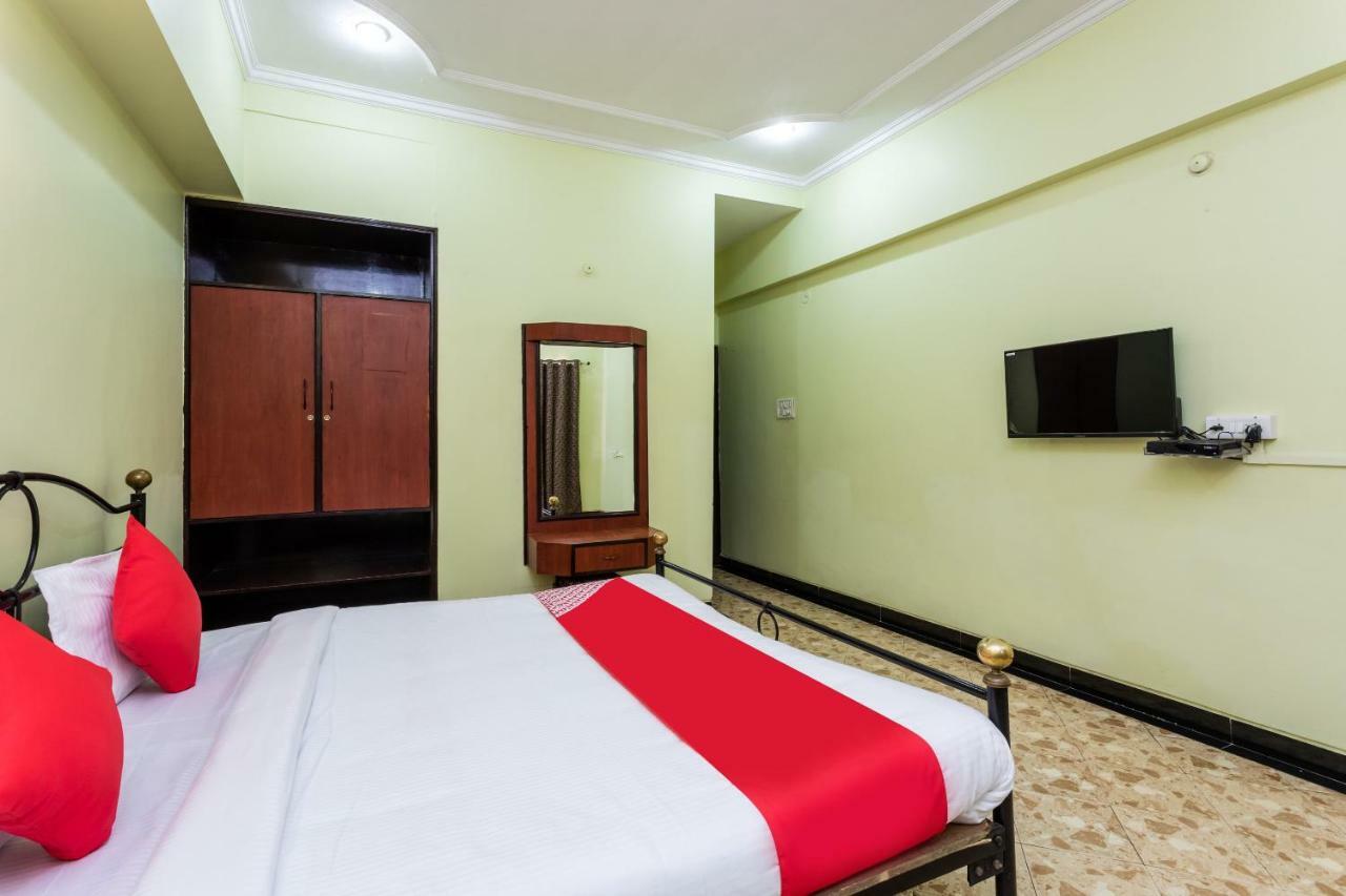 Oyo 38142 Girdhar Mahal Hotel Indore Bagian luar foto