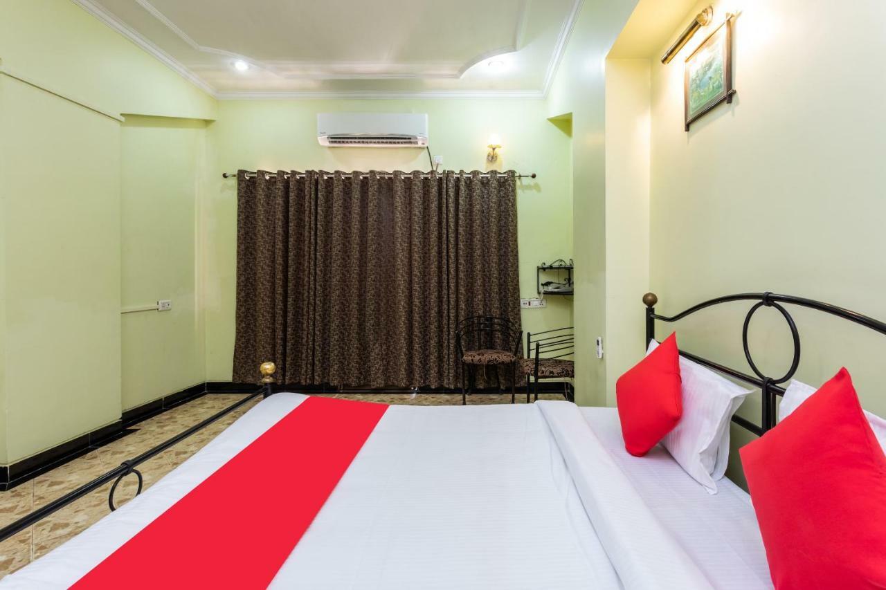 Oyo 38142 Girdhar Mahal Hotel Indore Bagian luar foto