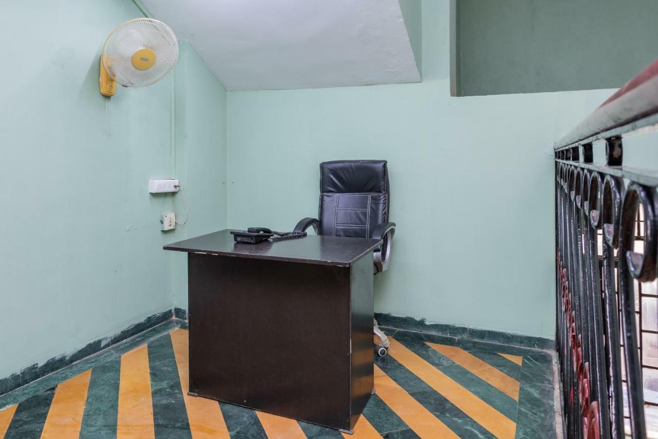 Oyo 38142 Girdhar Mahal Hotel Indore Bagian luar foto