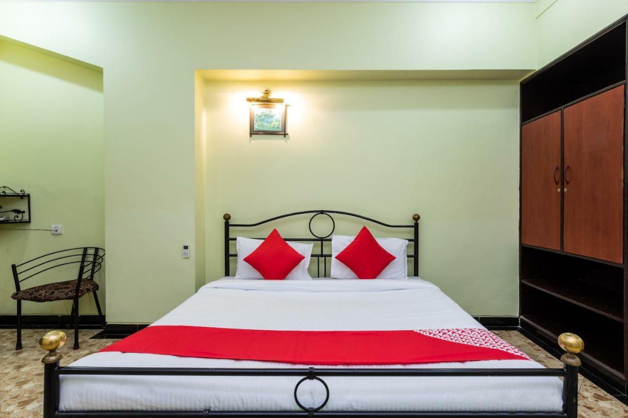 Oyo 38142 Girdhar Mahal Hotel Indore Bagian luar foto