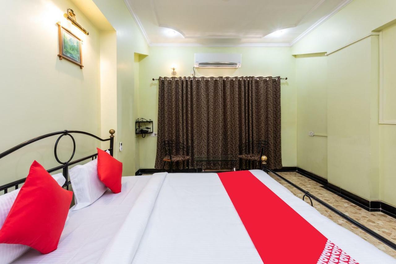 Oyo 38142 Girdhar Mahal Hotel Indore Bagian luar foto