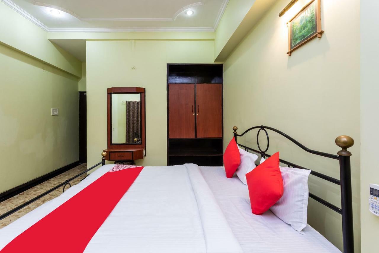 Oyo 38142 Girdhar Mahal Hotel Indore Bagian luar foto