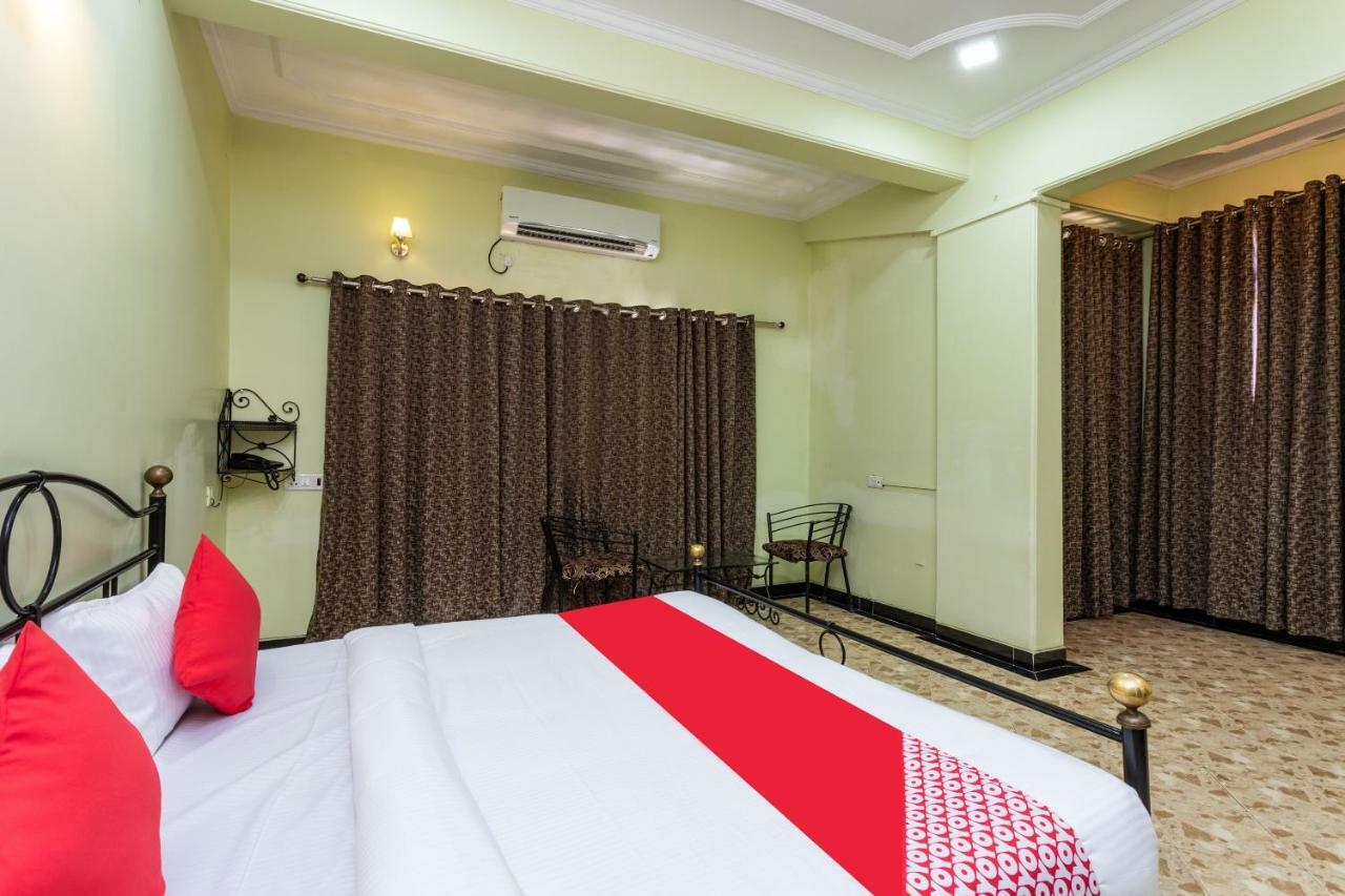 Oyo 38142 Girdhar Mahal Hotel Indore Bagian luar foto