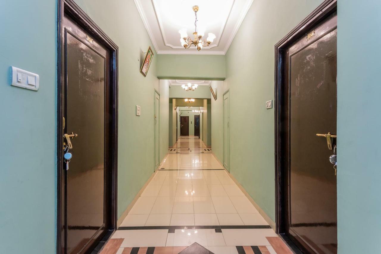 Oyo 38142 Girdhar Mahal Hotel Indore Bagian luar foto