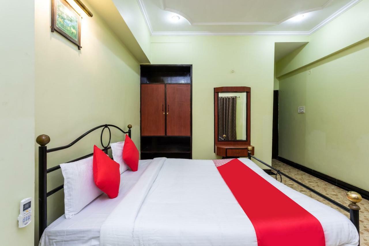 Oyo 38142 Girdhar Mahal Hotel Indore Bagian luar foto